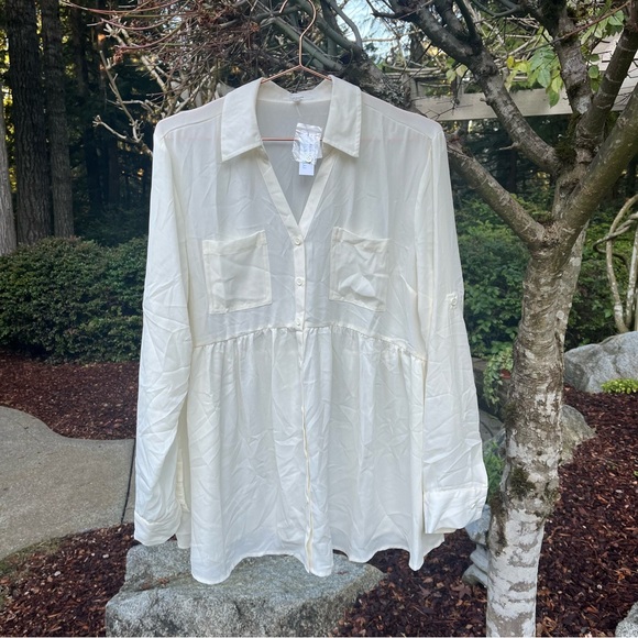 Maurices Tops - 🤍 Flowy White Maternity Button-Down Blouse – Light, Airy & Bump-Friendly 🤍